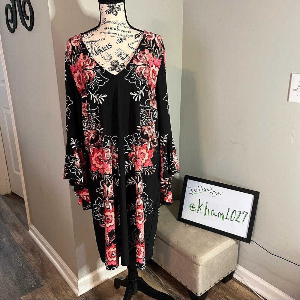 Roz & Ali Floral Print Dress With Fluttery Bell Sleeves Size 16